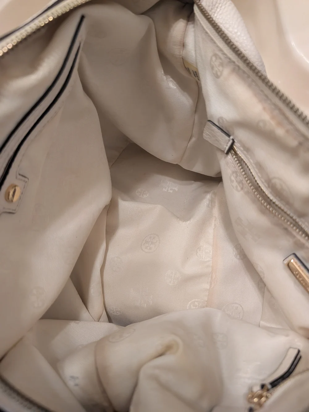 Authentic Pre Owned Tory Burch Cream Leather Satchel Bag W/handle's and Straps.